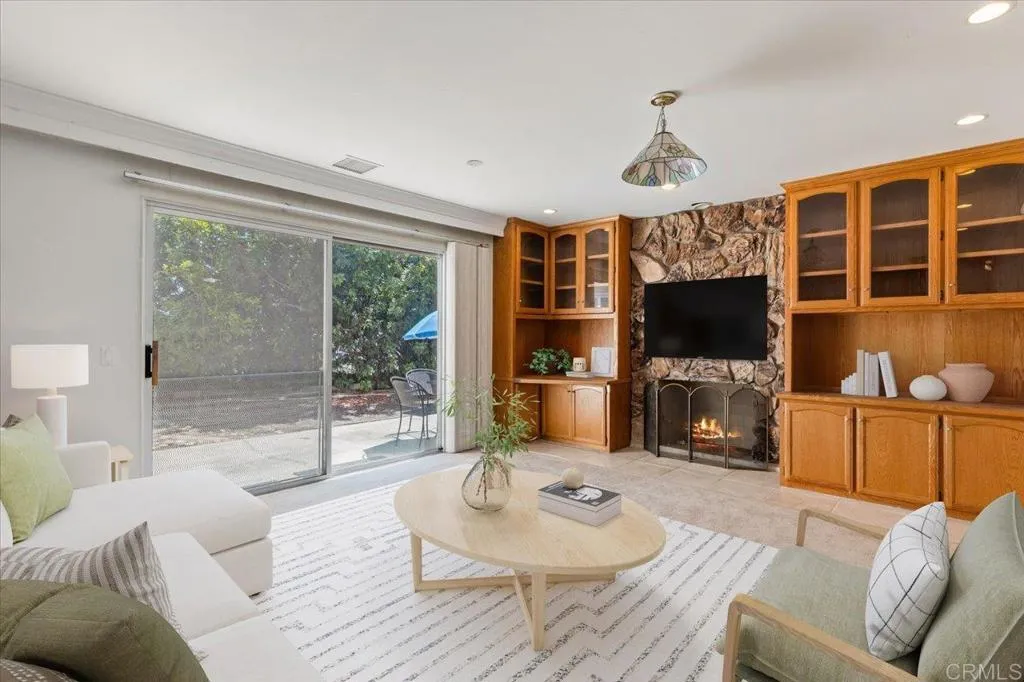 1477 Glen Avon