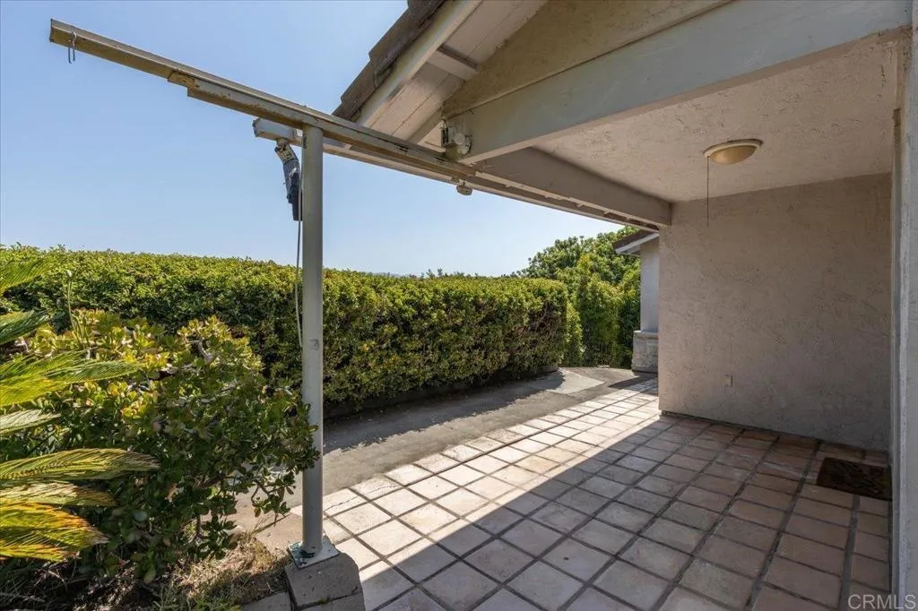 1477 Glen Avon