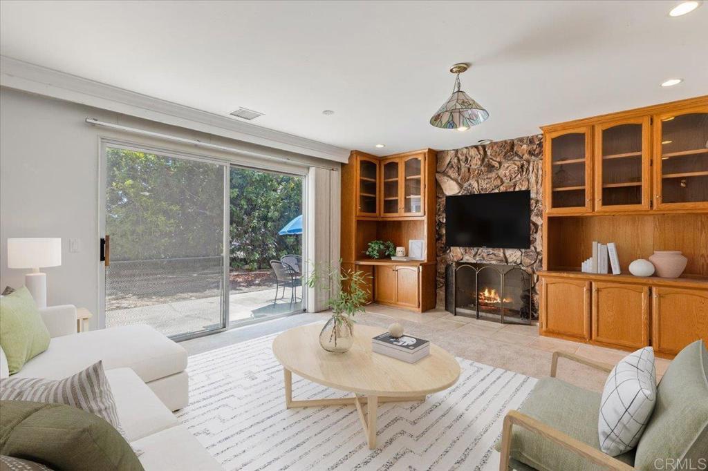 1477 Glen Avon