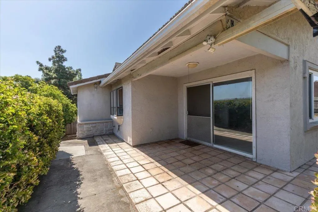 1477 Glen Avon