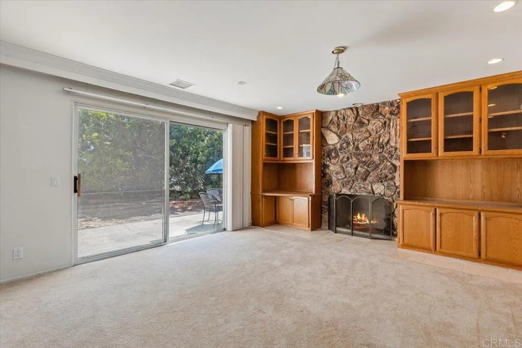 1477 Glen Avon