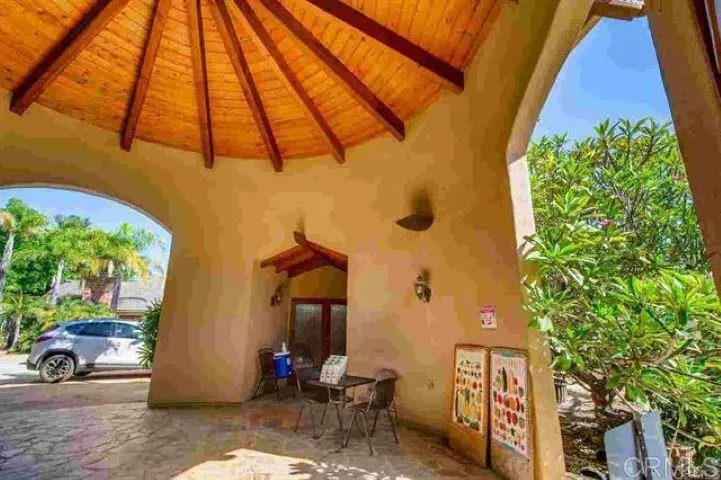 2081 Elevado Road