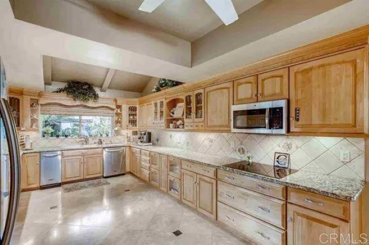2081 Elevado Road