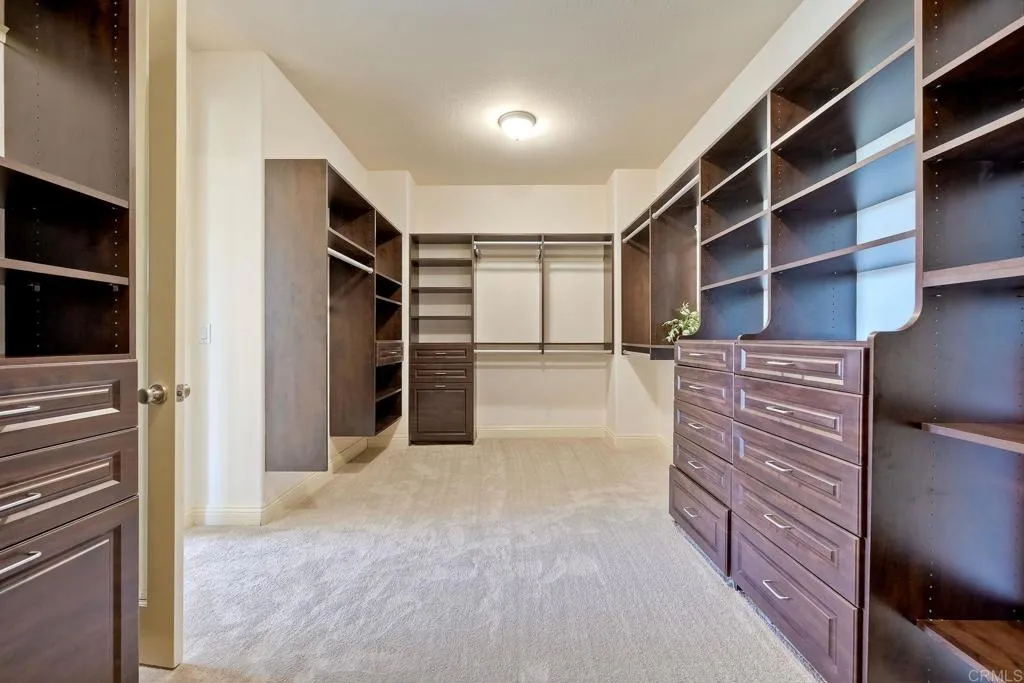 6388 Huntington Drive
