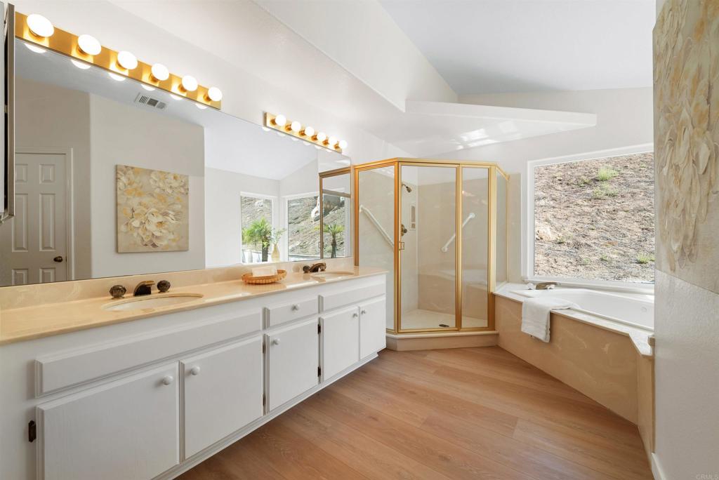 11592 Kaywood