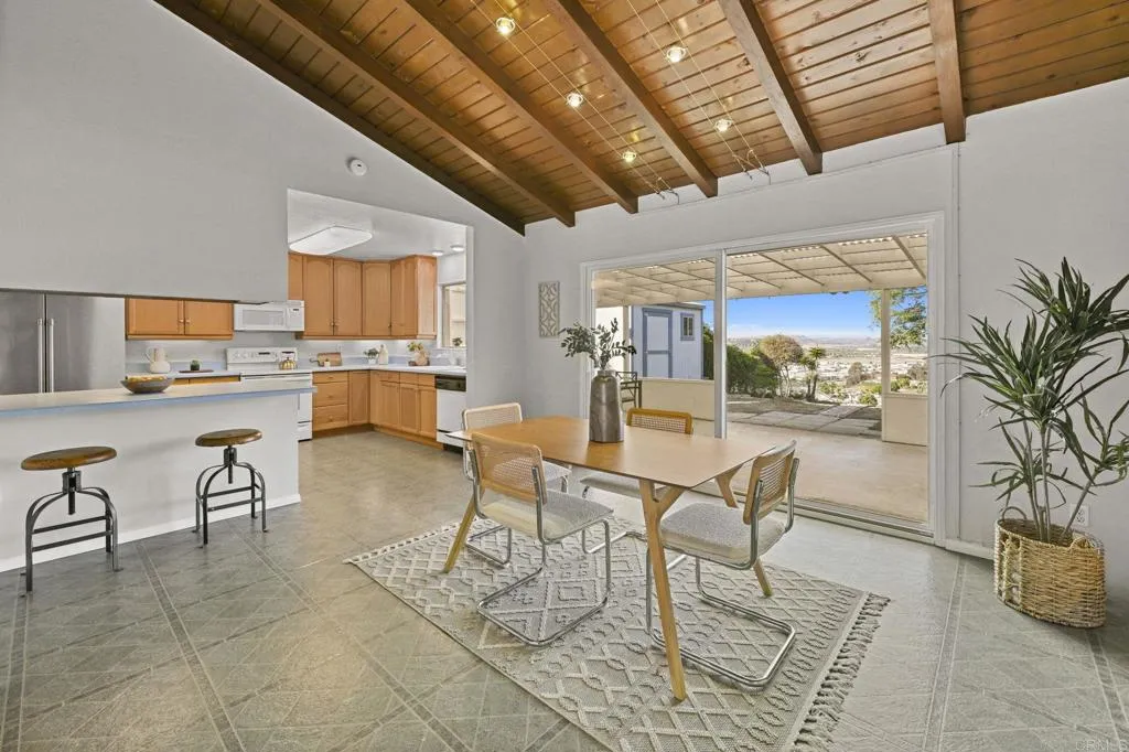 2710 Mesa Drive