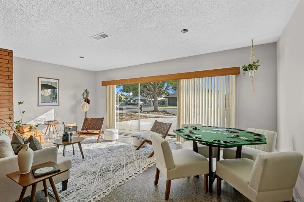 2710 Mesa Drive