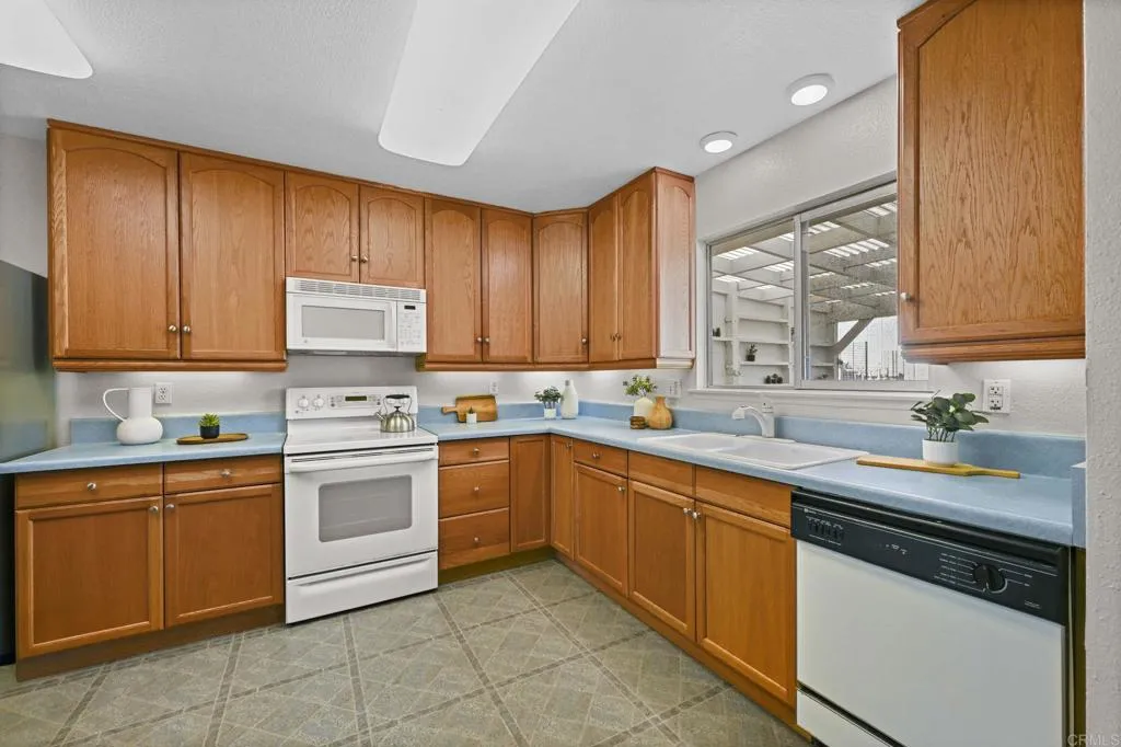 2710 Mesa Drive