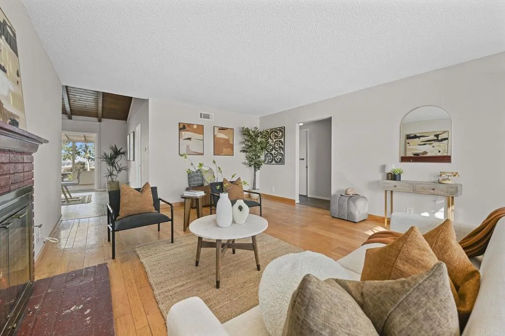 2710 Mesa Drive