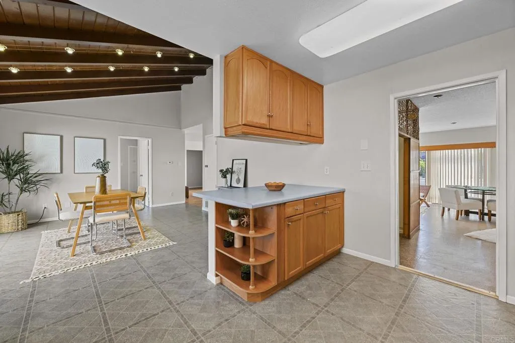 2710 Mesa Drive