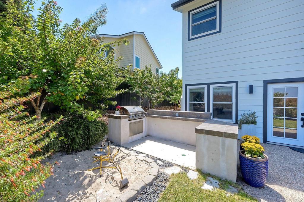 1782 E Pointe Avenue