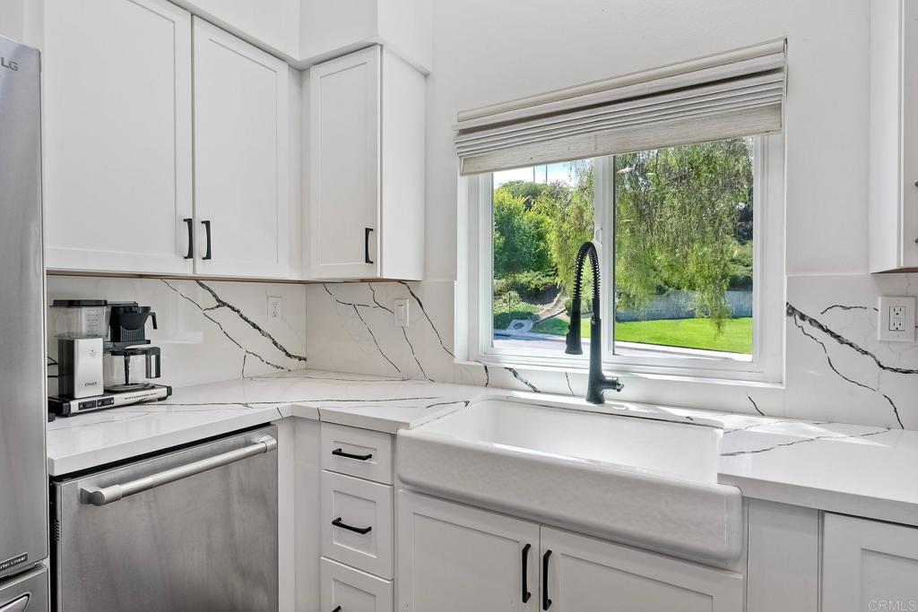 1782 E Pointe Avenue