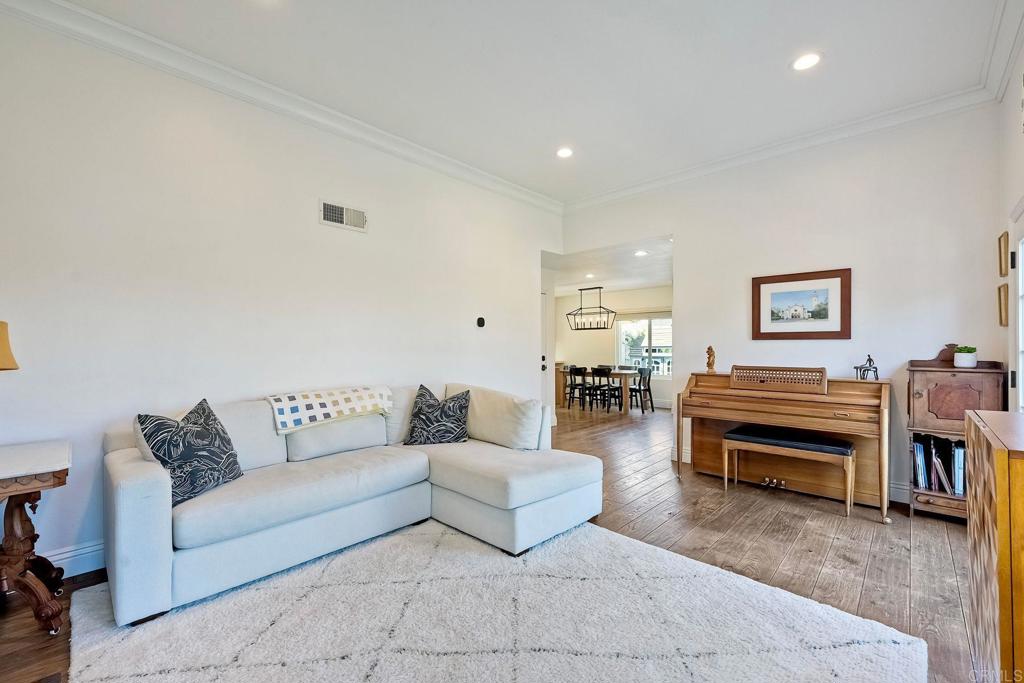 1782 E Pointe Avenue