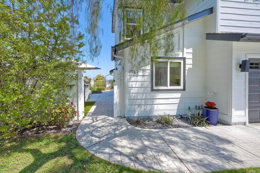 1782 E Pointe Avenue