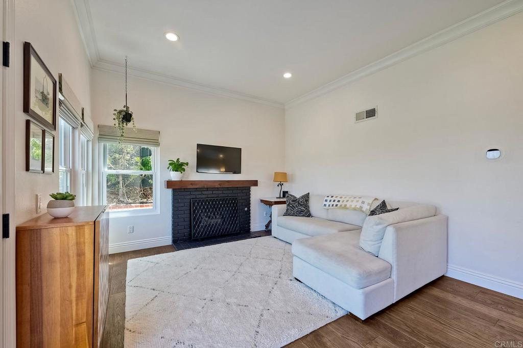 1782 E Pointe Avenue