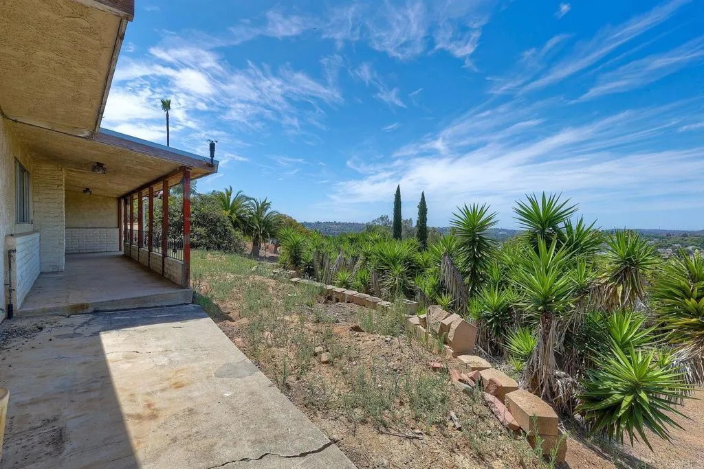 2345 Mira Sol Dr, Vista