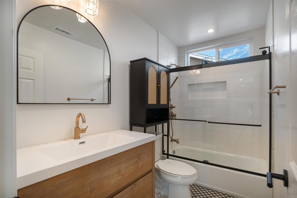 1337 Calle Colnett