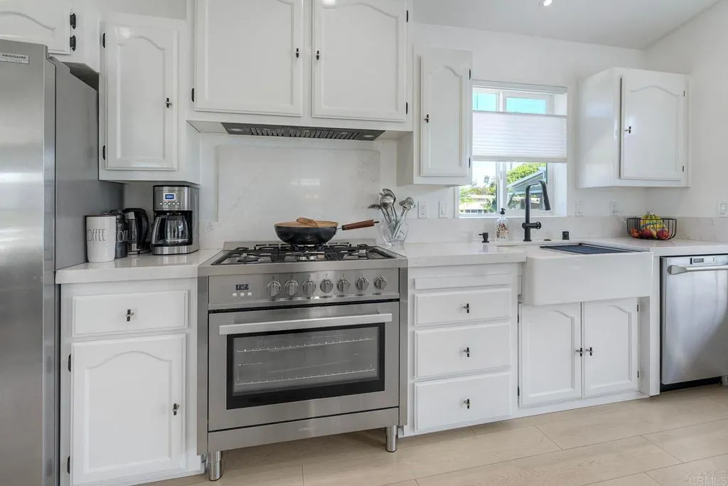 6503 Friendly Place, Carlsbad