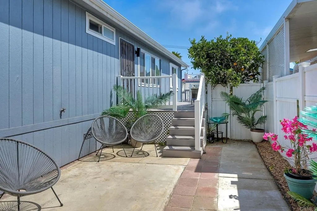 6503 Friendly Place, Carlsbad