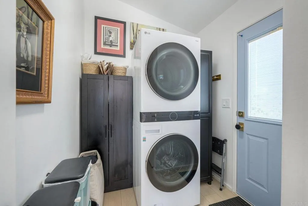 6503 Friendly Place, Carlsbad