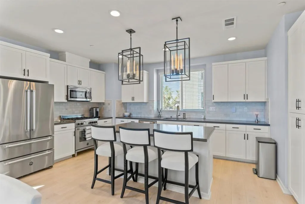 1573 Vista Del Mar Way, Oceanside