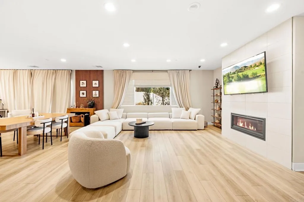 542 Pratt Ct