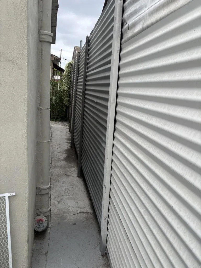 4905 Morgan Avenue, Los Angeles