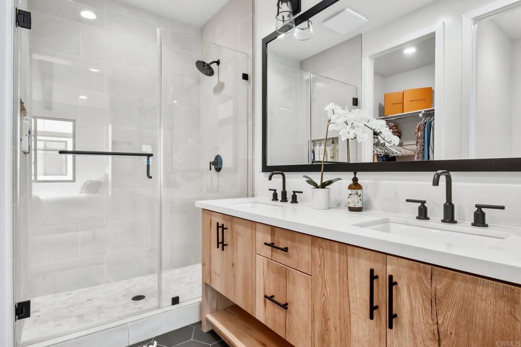 1400 Anacona Place 105