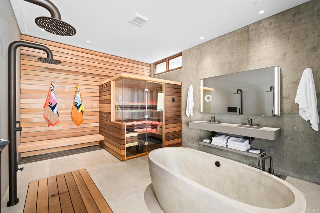 1909 S Pacific Street