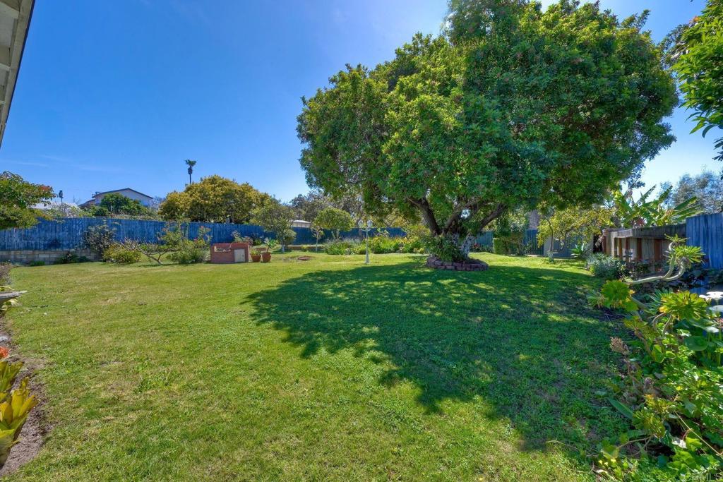 1639 Tamarack Avenue