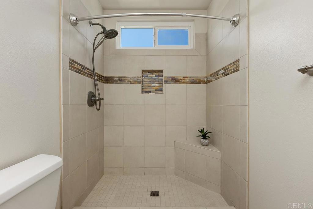 1743 Rue De La Mer