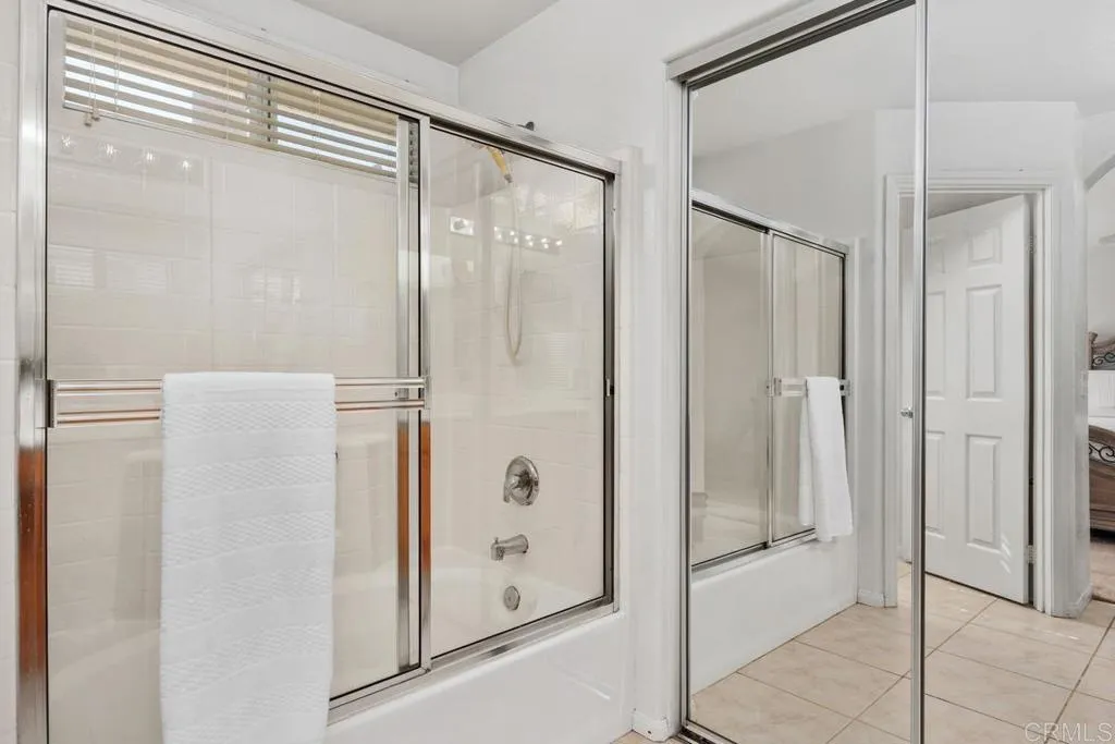 2027 Harmony Way, Vista