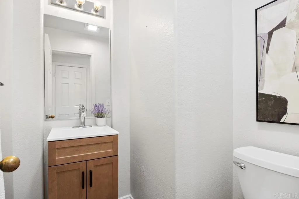 2027 Harmony Way, Vista