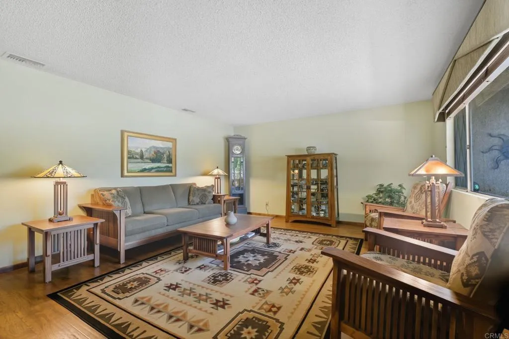 25295 Auld, Hemet