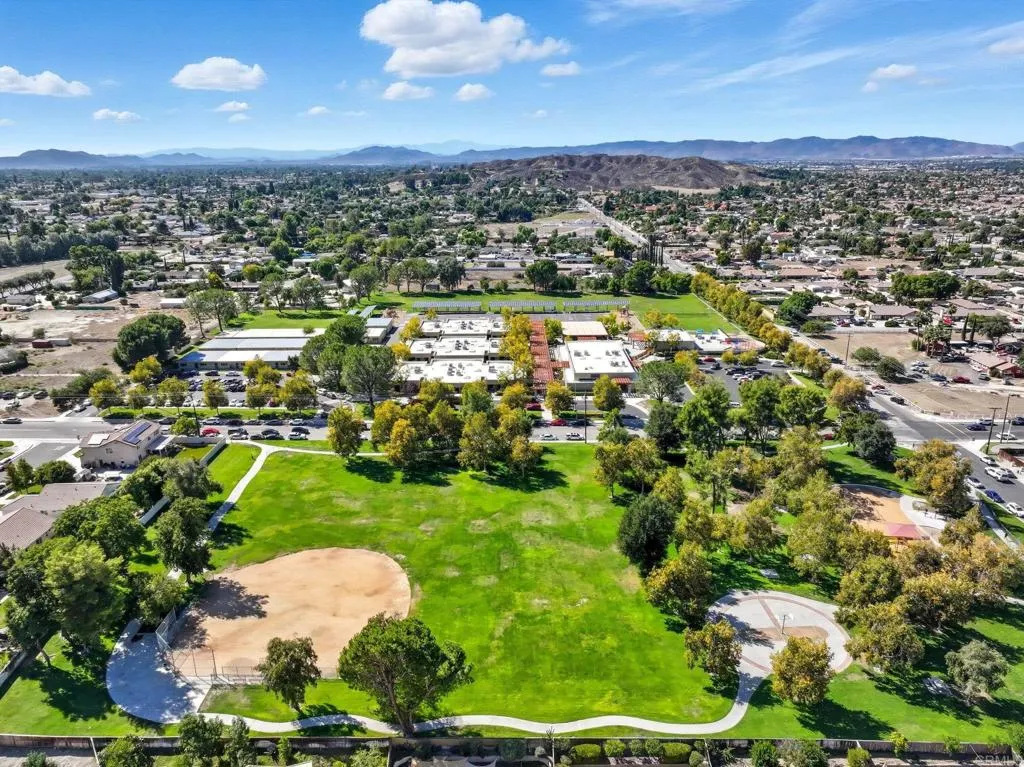 25295 Auld, Hemet