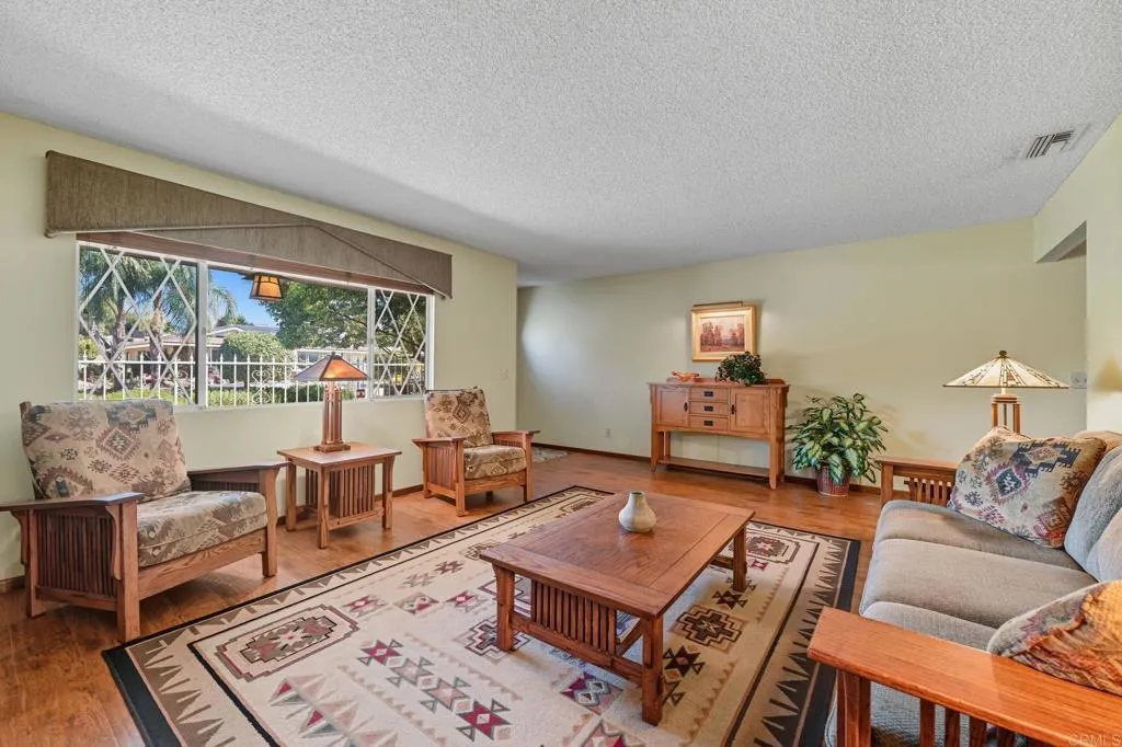 25295 Auld, Hemet
