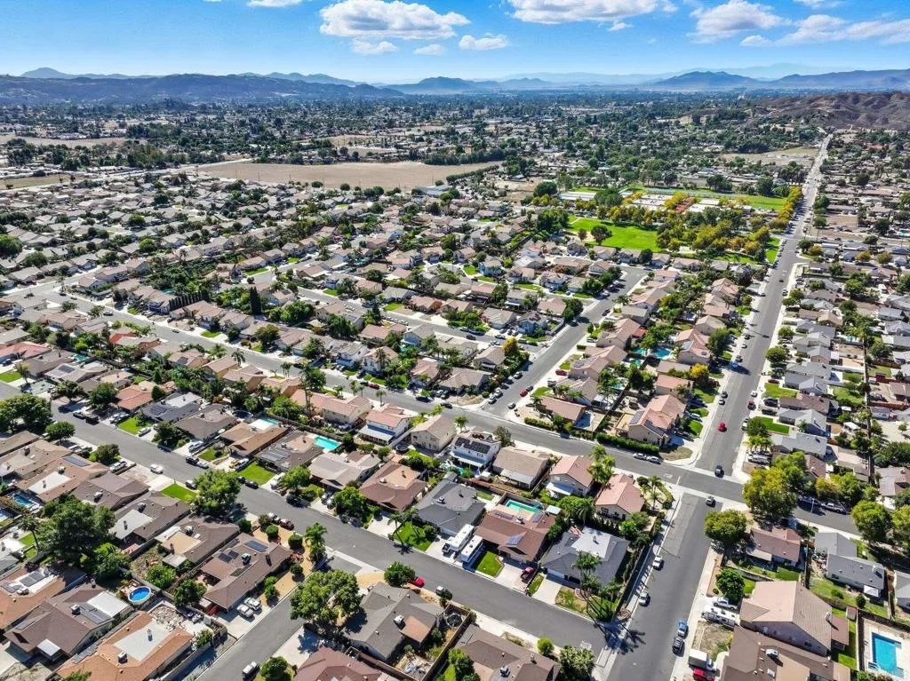 25295 Auld, Hemet