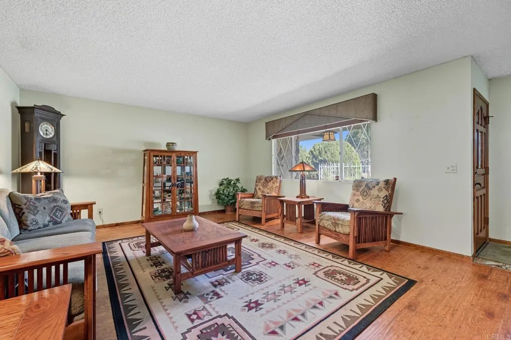 25295 Auld, Hemet