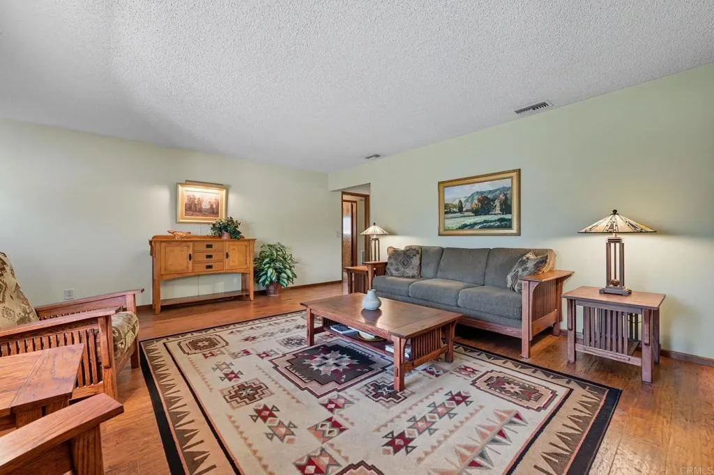 25295 Auld, Hemet