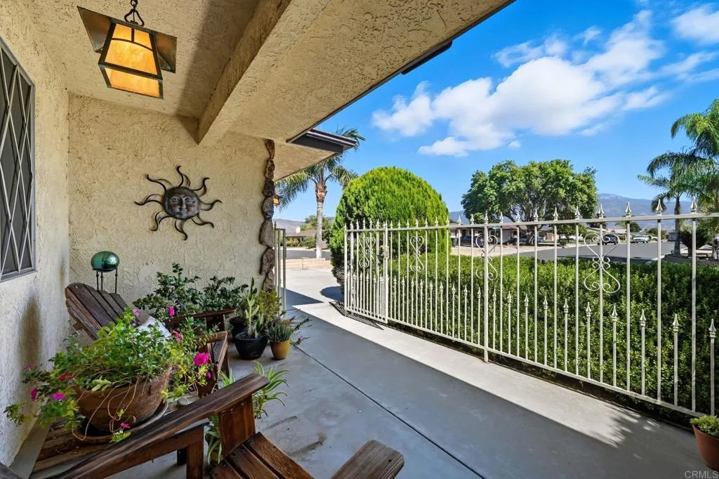 25295 Auld, Hemet