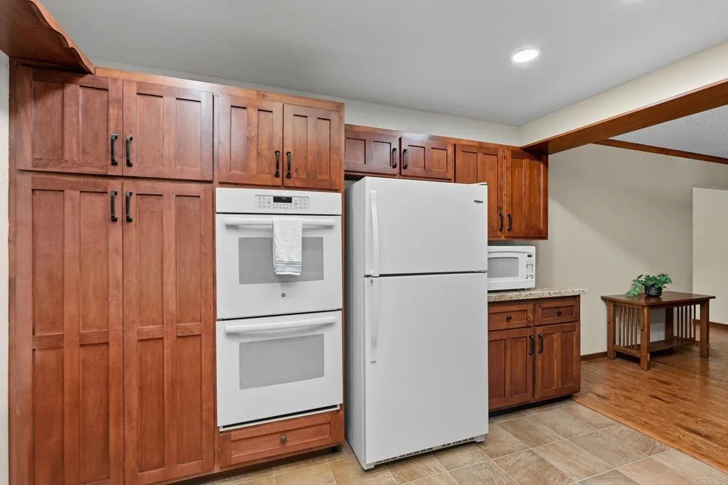 25295 Auld, Hemet