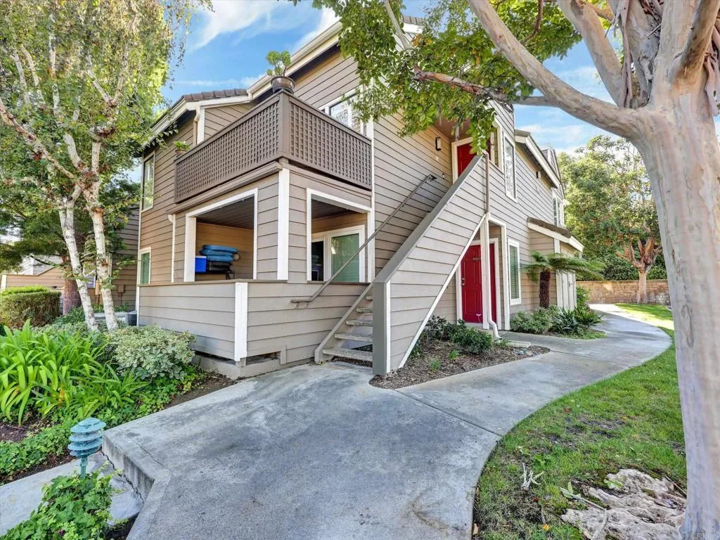 1091 Shadowridge Drive Unit 114, Vista Unit: 114