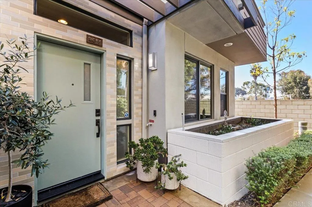 2517 State Street, Carlsbad