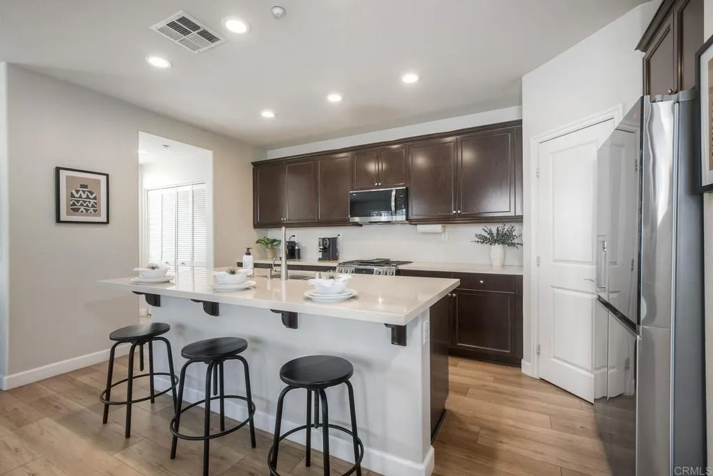 2434 Sentinel Ln