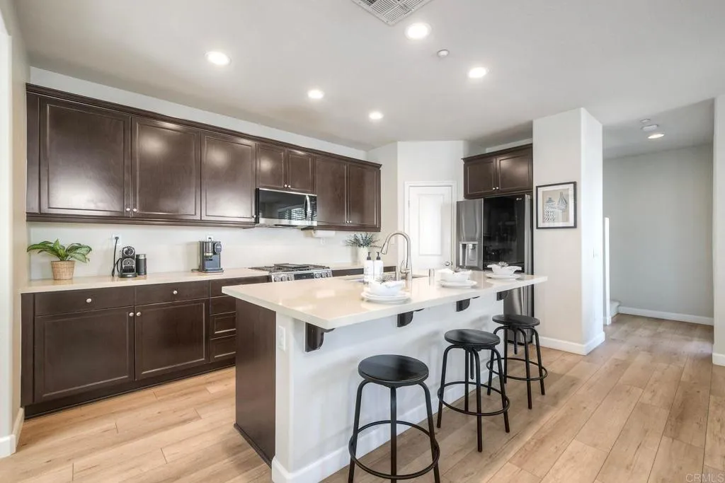 2434 Sentinel Ln