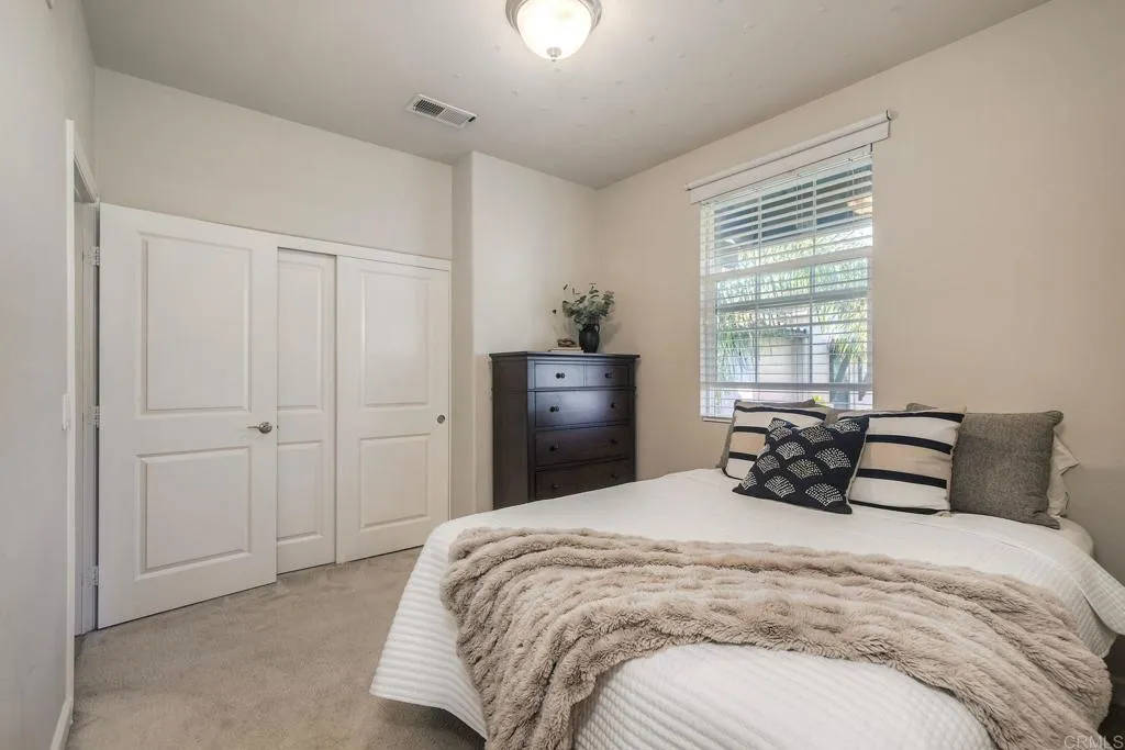 2434 Sentinel Ln