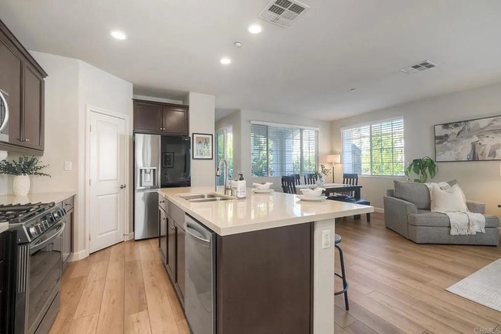 2434 Sentinel Ln