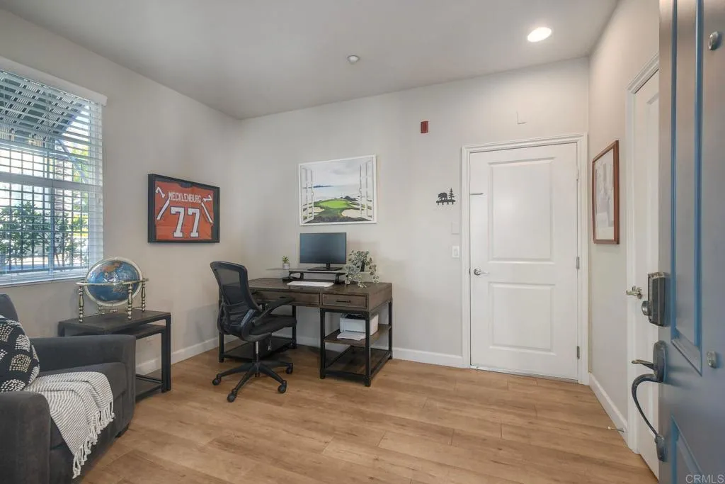 2434 Sentinel Ln