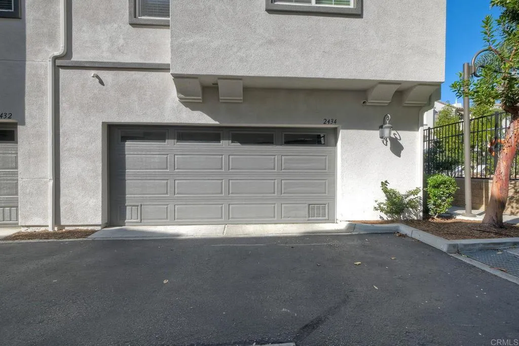 2434 Sentinel Ln