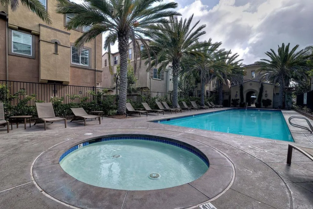 2434 Sentinel Ln
